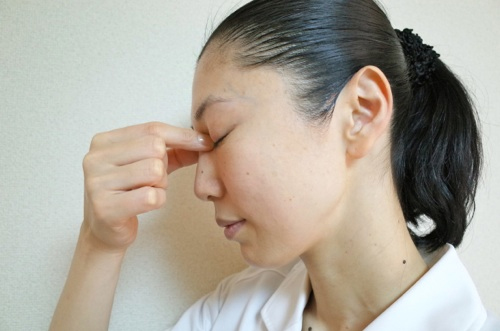 腫れぼったい目元を解消 しつこい まぶたのむくみ の原因と対処 オノカズブログ ヒトの事がわかるドットコム